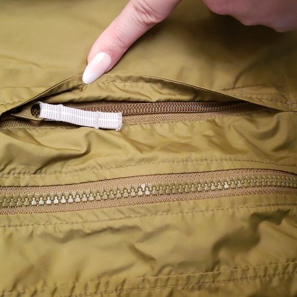 Mens Columbia jacket, size medium, in the color tan. - Picture 7 of 7